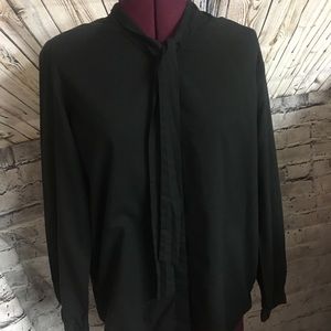 Button-down blouse with tie on the front